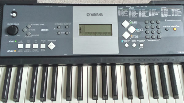 Yamaha PSR-E233 keyboard